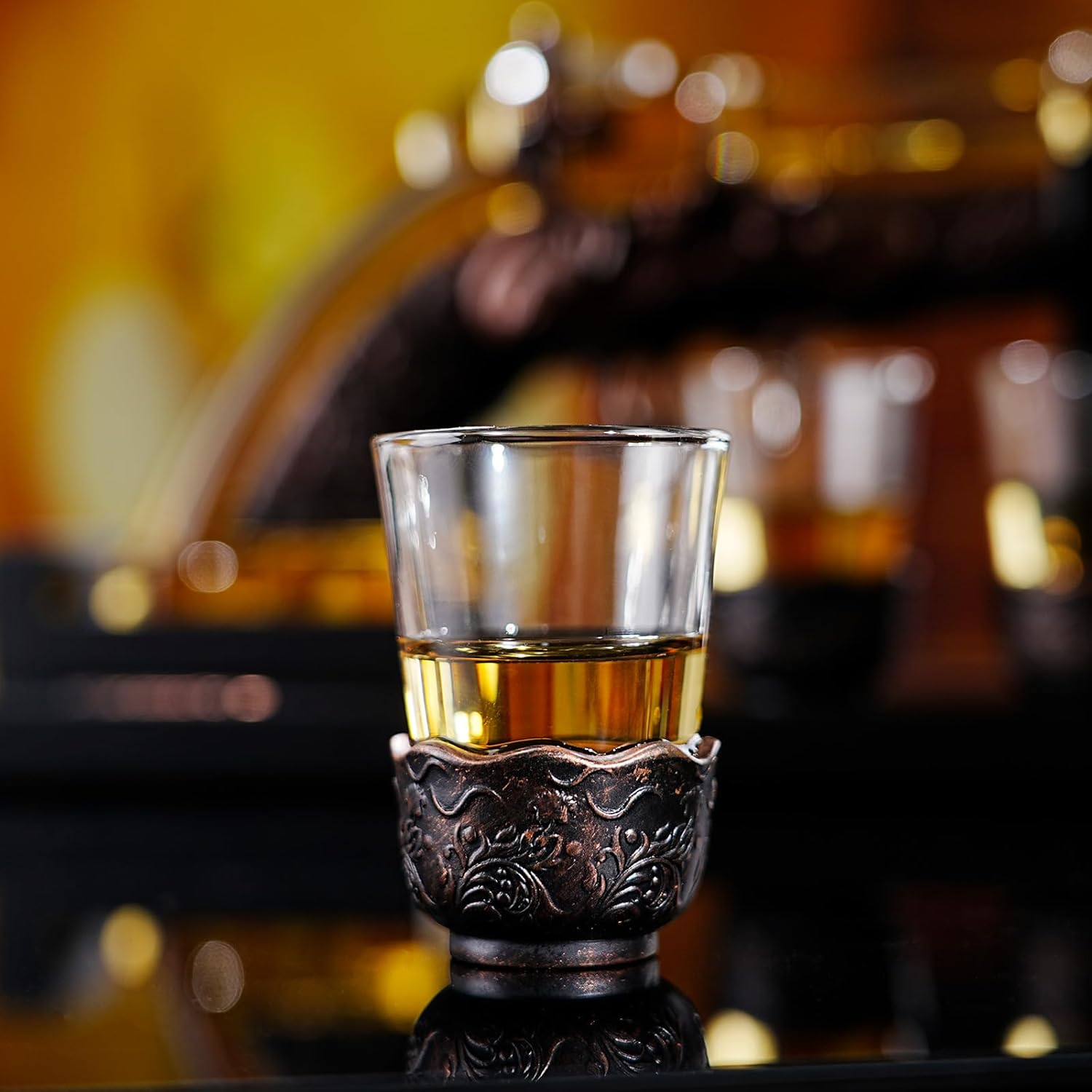 مجموعة Gun Whisky Decanter مع 4 نظارات طلقة، هدايا رائعة وفريدة من نوعها للرجال Dad Boyfriends، Liquor Gun Decanter Set إضافة رائعة إلى Home Bar، Gun Liquor Dispenser Fun Conversation Starter