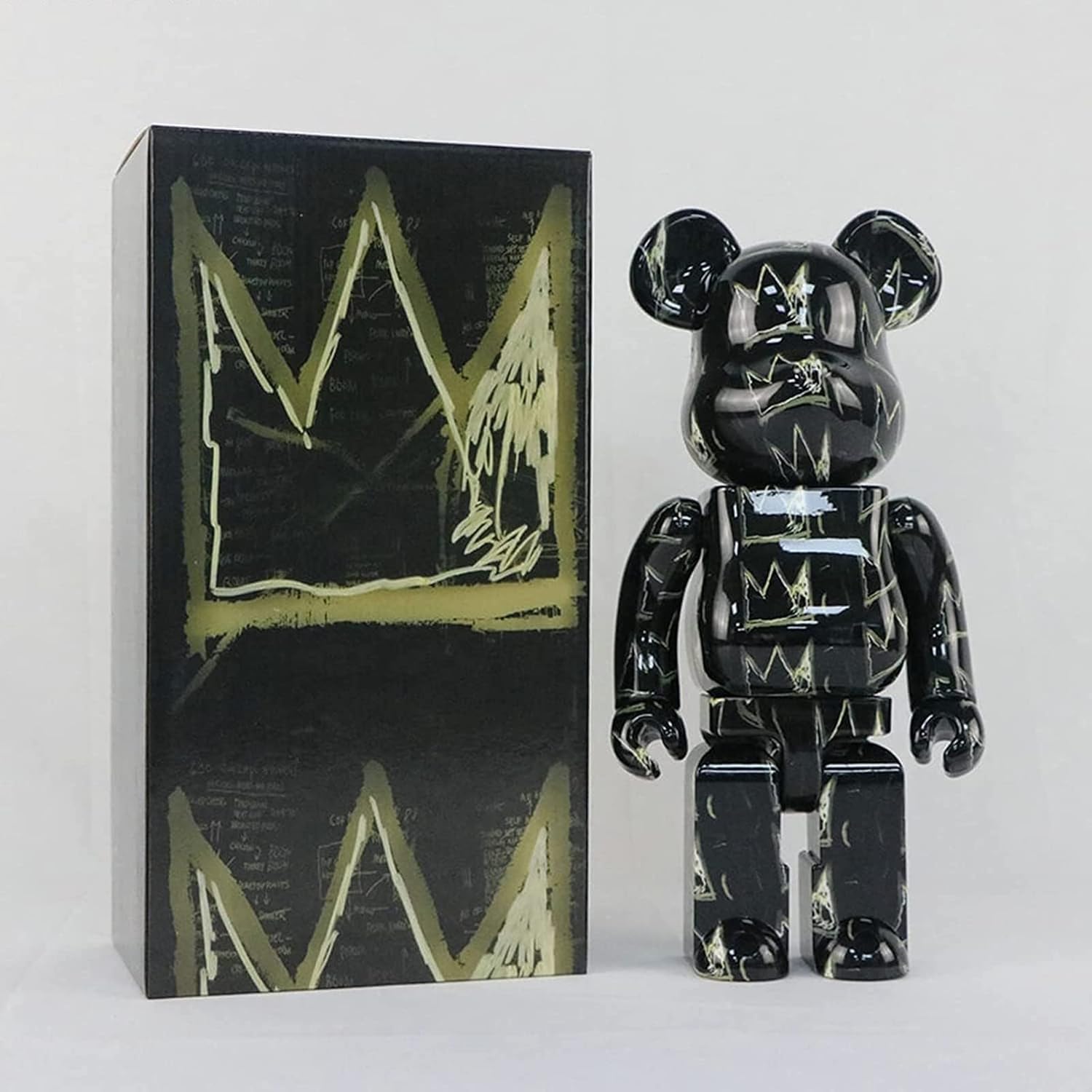 Bearbricks Violent Bear Building Blocks Bear Basquiat الجيل الثامن من تمثال التاج الذهبي 400٪ نموذج لعبة مصنوعة يدويا هدية أزياء زخرفة قابلة للتحصيل تمثال النحت 28 سم (11 بوصة) أ