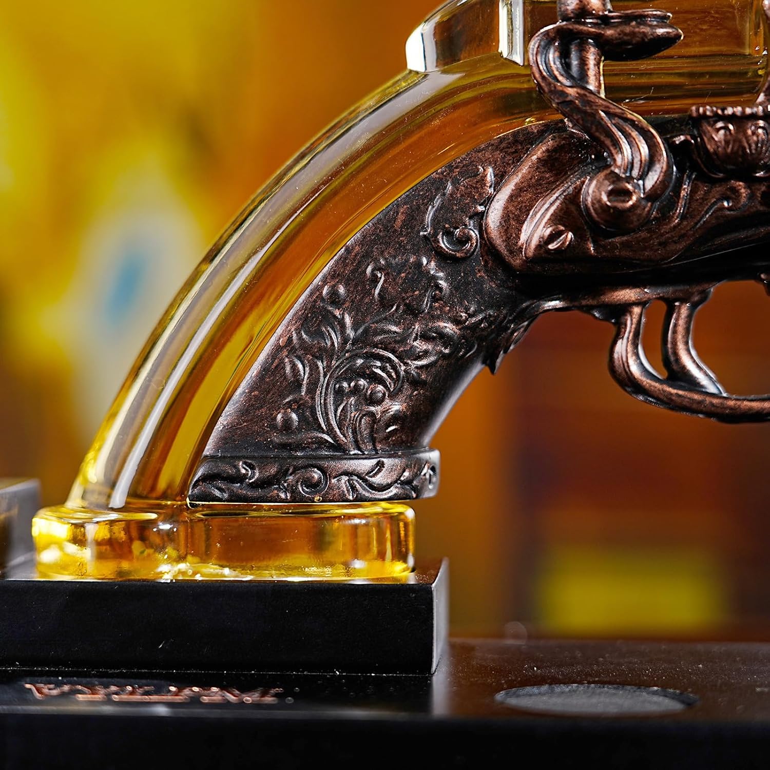 مجموعة Gun Whisky Decanter مع 4 نظارات طلقة، هدايا رائعة وفريدة من نوعها للرجال Dad Boyfriends، Liquor Gun Decanter Set إضافة رائعة إلى Home Bar، Gun Liquor Dispenser Fun Conversation Starter