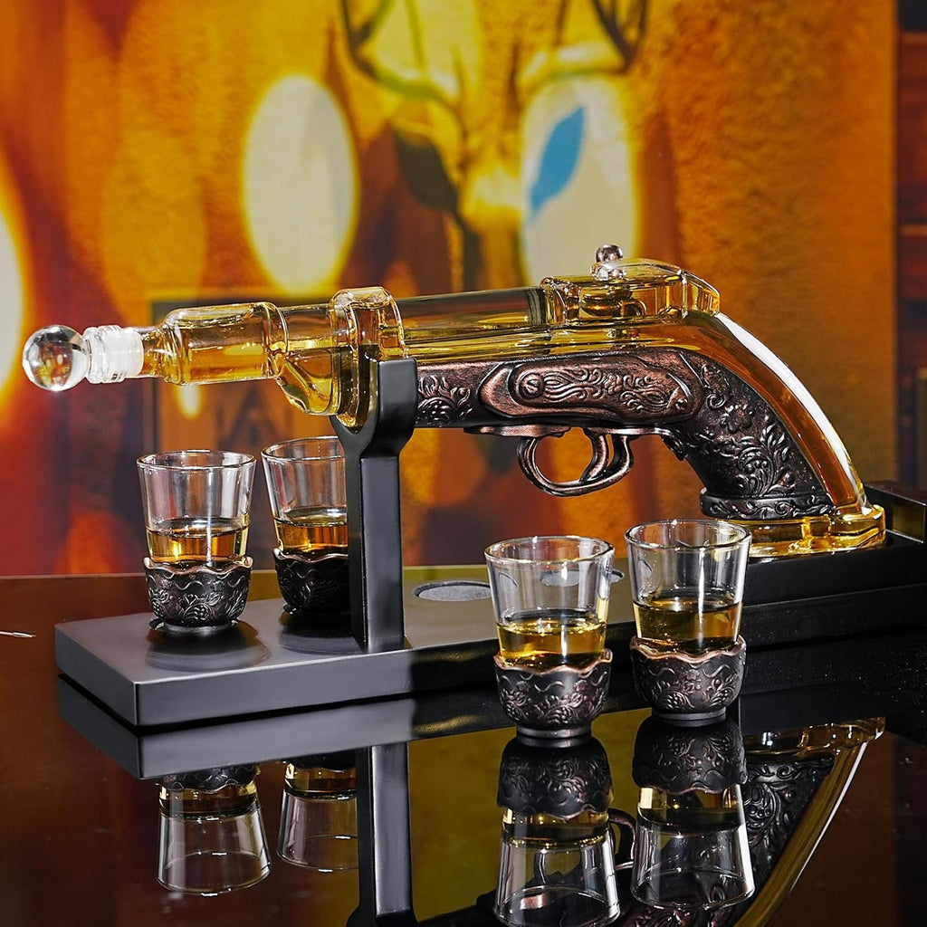 مجموعة Gun Whisky Decanter مع 4 نظارات طلقة، هدايا رائعة وفريدة من نوعها للرجال Dad Boyfriends، Liquor Gun Decanter Set إضافة رائعة إلى Home Bar، Gun Liquor Dispenser Fun Conversation Starter